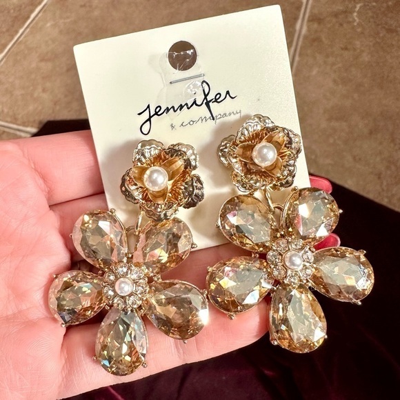 NWT oversized gold dangly flower earrings with pearls - Picture 10 of 10